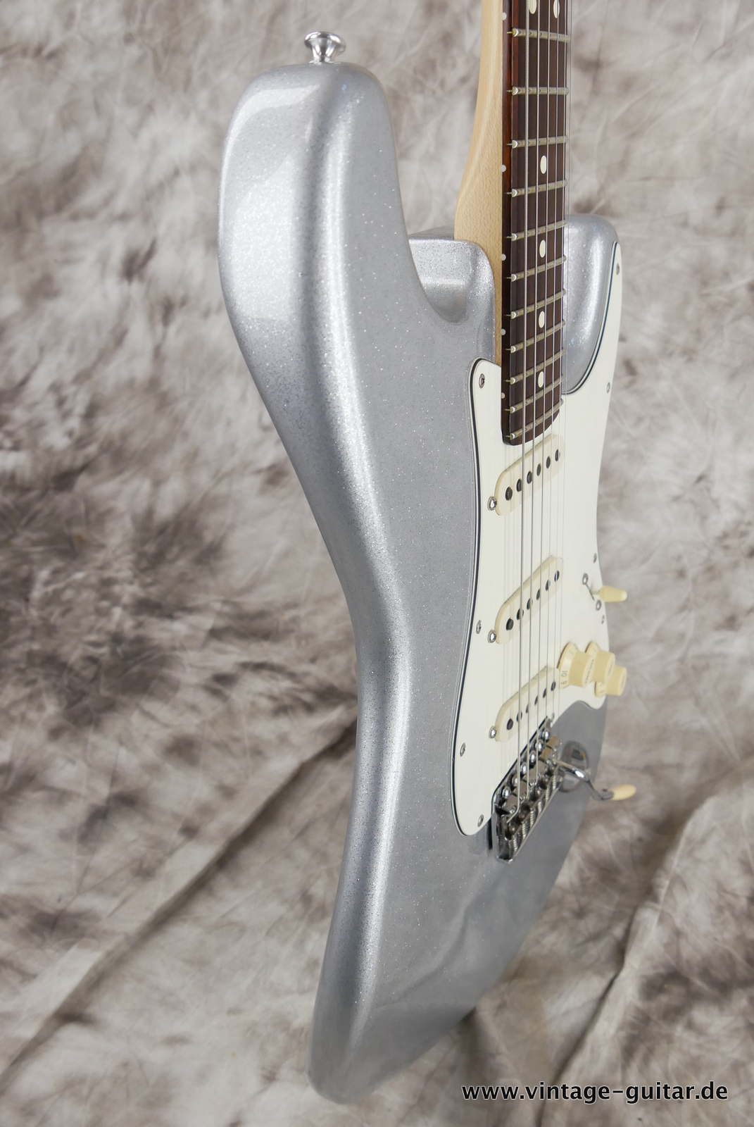 Fender_Stratocaster_built_from_parts_US_neck_ silver_sparkle_2021-005.JPG